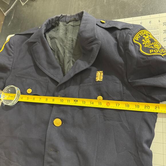 Authentic vintage Pittsburgh Police dress uniform jacket with built-in mystery - Picture 11 of 16